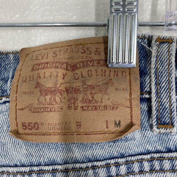 Levis 550 Jeans Womens Light Wash Relaxed Tapered Raw Hem Zip Fly Red Tab Denim - Picture 12 of 15